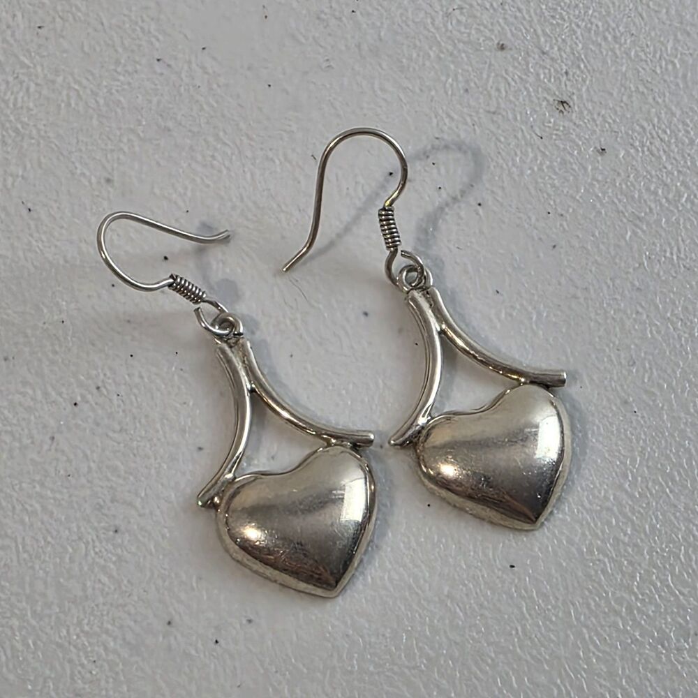 Beautiful Vintage Hecho En Mexico Signed Sterling Silver Hanging Heart Earrings